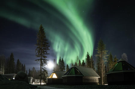 Norldicht Kota unter den Polarlichtern