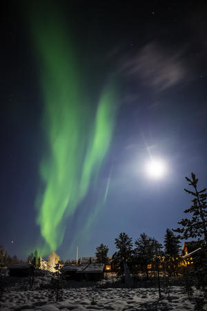 Polarlichter Hotel Seita im Hintergrund, Ylläs Äkäslompolo (c) Klaus-Peter Kappest 