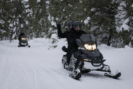 Motorschlitten unterwegs