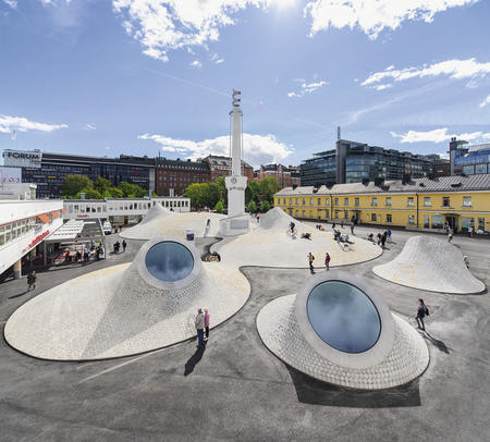  (c) Tuomas Uusiheima & Visit Helsinki, Amos Rex Die Kuppeln auf dem Platz