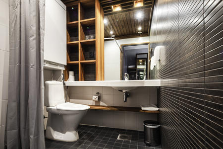  Badezimmer in der Zimmerkategorie Superior des Lapland Hotels Luostotunturi