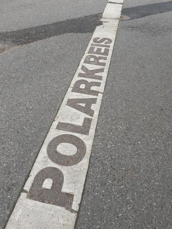 Polarkreisüberquerung im Weihnachtsmanndorf in Rovaniemi