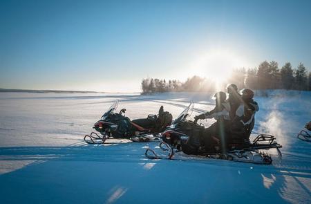 Mit Pure Lapland auf dem Motorschlitten unterwegs