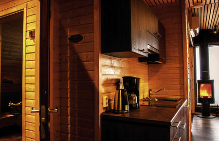 Arctic-Vogelhäuschen mit 2 Schlafzimmern, Kamin, Sauna und Terrasse mit Outdoor-Jacuzzi