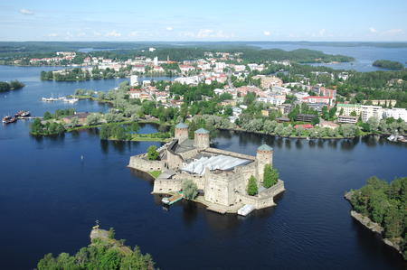 Die Burg Olavinlinna in Savonlinna (c) Visit Finland