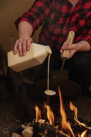 Lappische Leckerbissen vom Feuer, direkt vor Ort frisch für Sie zubereitet