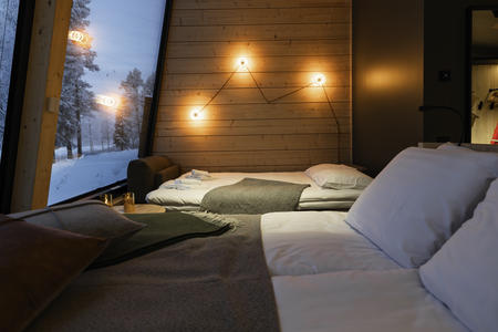 Die Panorama-Glashütte verfügt über ein Schlafsofa für bis zu zwei weitere Gäste