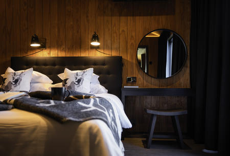 Schlafbereich der Panorama-Chalets vom Wildnis-Hotel Inari