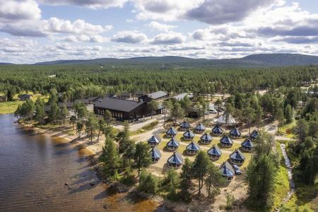 Wilderness Hotel Inari liegt direkt am See