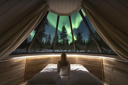 Genießen Sie die Polarlichter bequem vom Bett aus