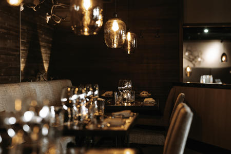 Gemütliche Atmosphäre im Restaurant (c) Lapland Hotels & Safaris