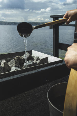 Entspannung in der Sauna (c) Harriniva Hotels & Safaris
