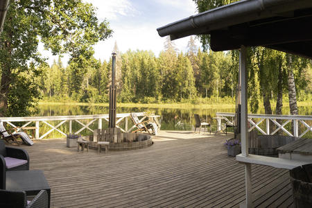 Kekkolas Terrasse mit Seeblick