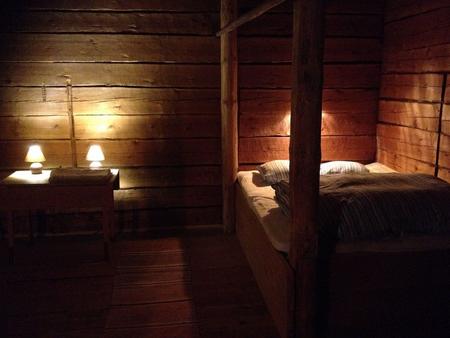 Einfaches Zimmer im traditionellen Speichergebäude (c) Kumpunen