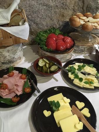 Frühstück mit regionalen Produkten (c) Kumpunen