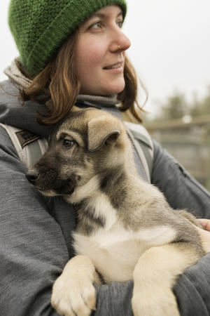 Kuscheleinheit mit den Welpen