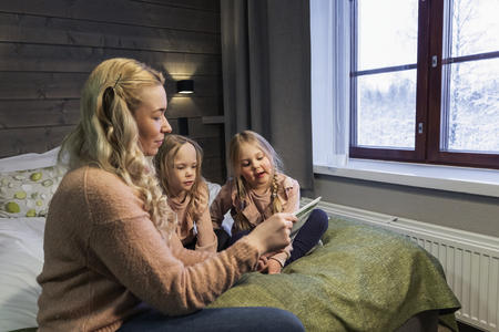  Familie im deLuxe Zimmer/Hotelli Metsähirvas