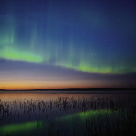 Polarlichter über dem See