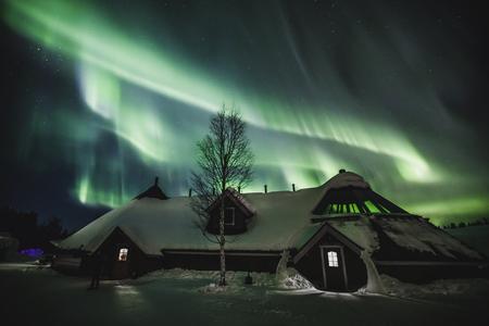 Polarlichter über dem Kotarestaurant